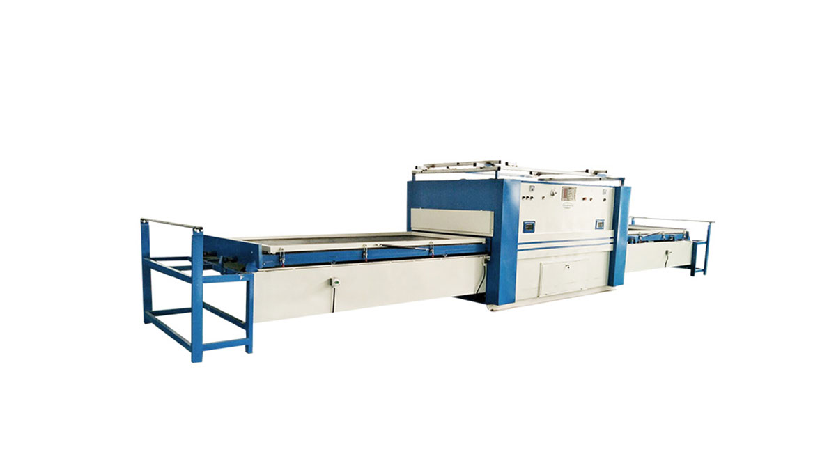 나무로되는 문을 만드는 기계