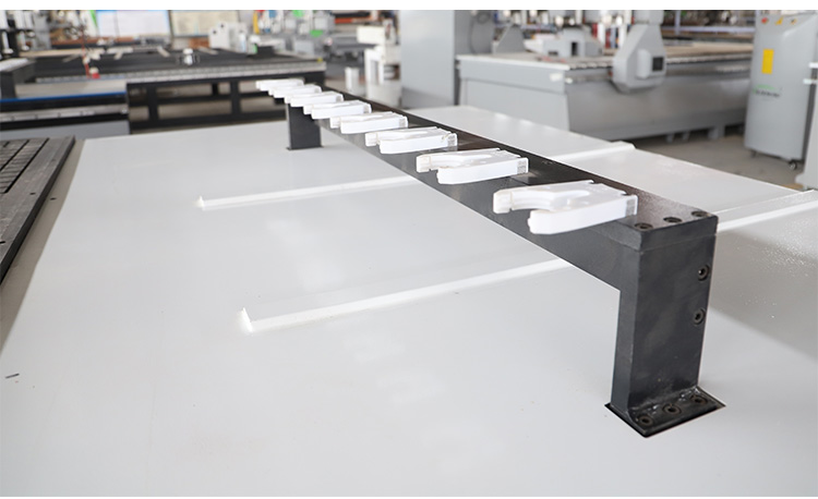 자동 라우터 머신